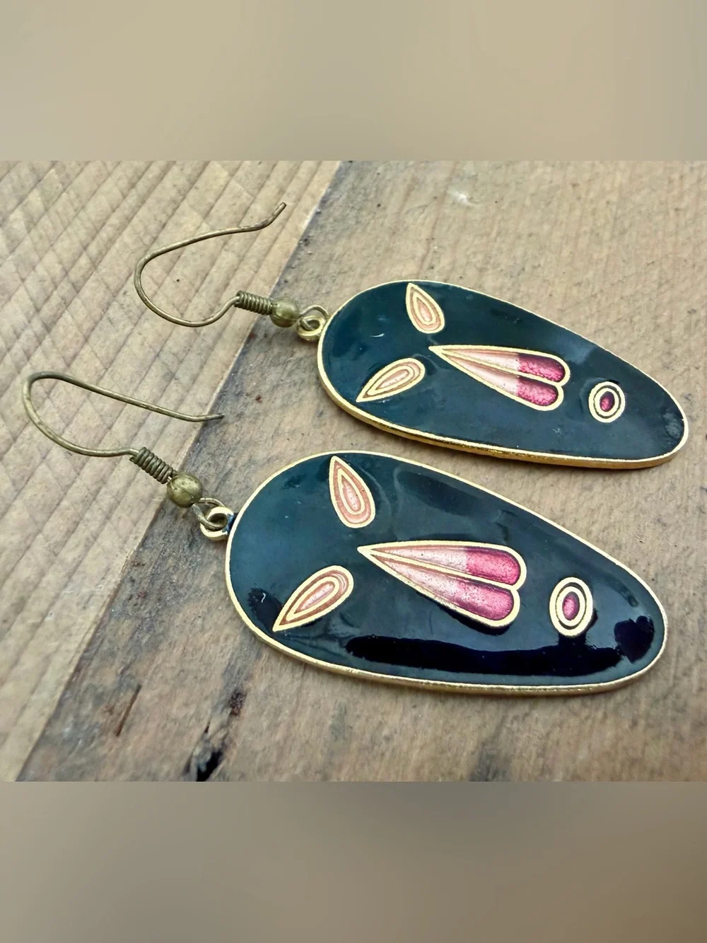 VINTAGE ENAMEL ABSTRACT TRIBAL MASK DANGLE EARRINGS – BLACK, RED, & GOLD TONE